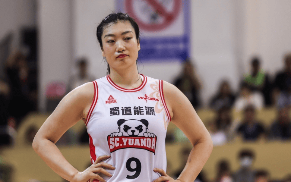女篮史上第一大冷门诞生！7大国手被爆冷丢冠：李梦9分王思雨4分！