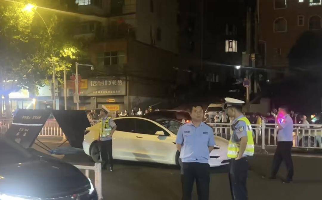 男子撞死三口案今开庭,知情人讲述了三口被撞后的惨状,很骇人_廖某某_生命_受害者