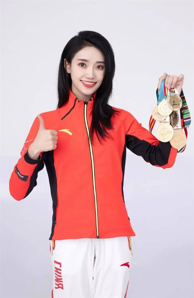 2016年里约奥运会,舒思瑶作为中国艺术体操队队长参赛,但中国队最终仅