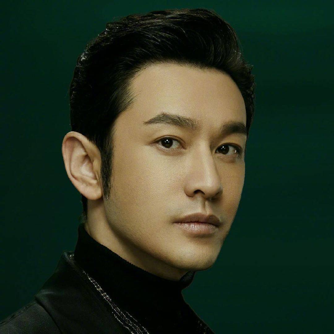 黄晓明在朋友圈晒胸肌,网友:恭喜"去油成功"