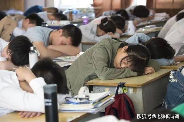 发现一个奇怪的现象：学校越糟，双重高中休息