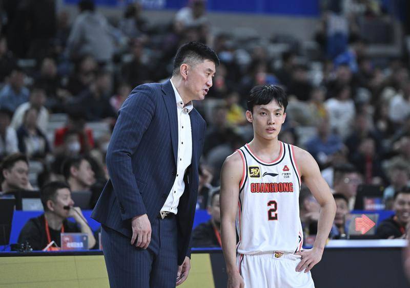 怎么赢？胡明轩徐杰仅出手12次 下半场仅5出手沦为看客