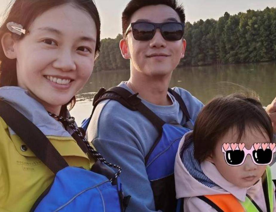 郑恺携家带口录跑男,一双儿女好可爱,有苗苗这样的伴侣太幸福了