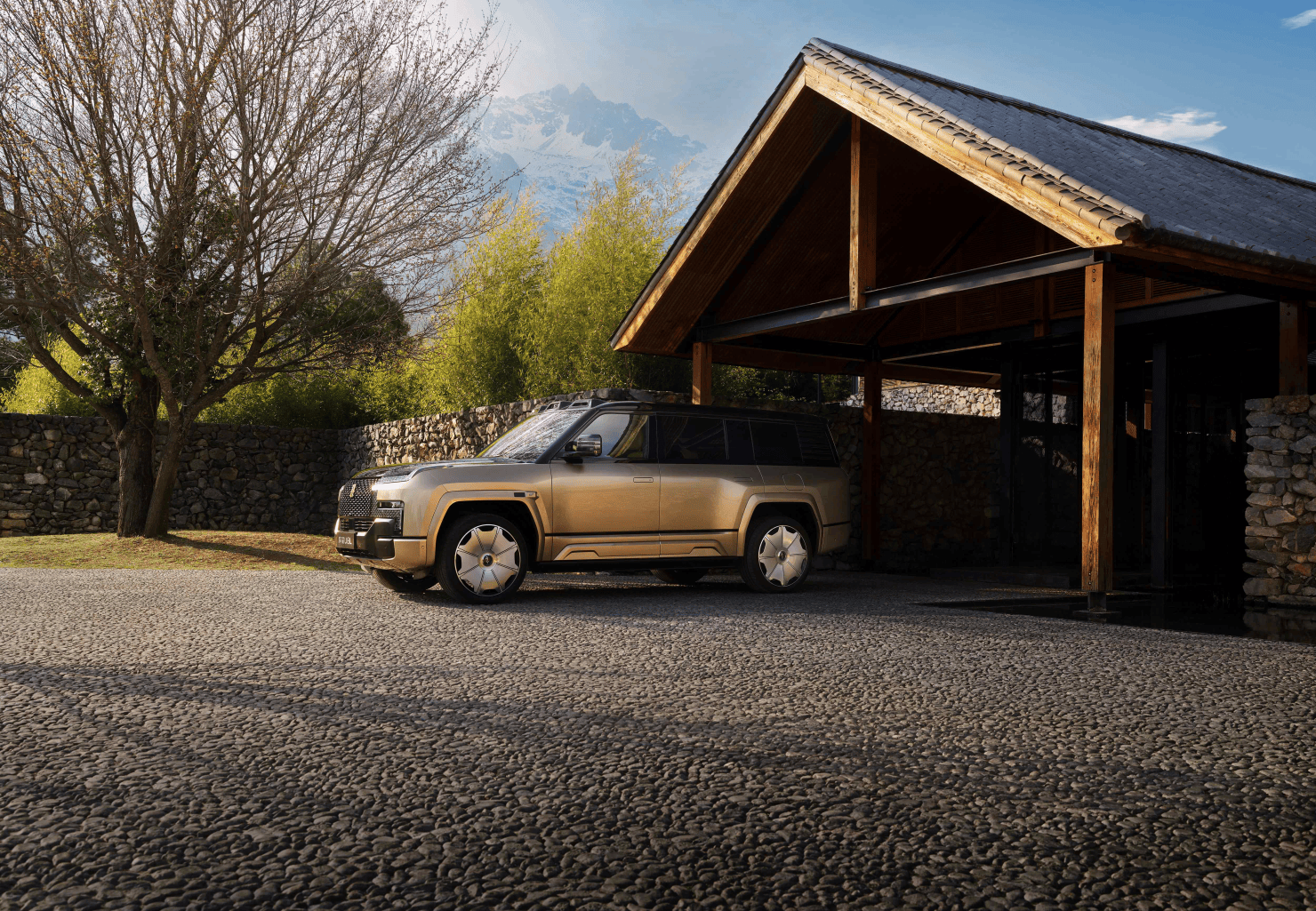 仰望上海车展发布新车U8L 定位全尺寸行政豪华SUV“又大又豪”_搜狐汽车_搜狐网