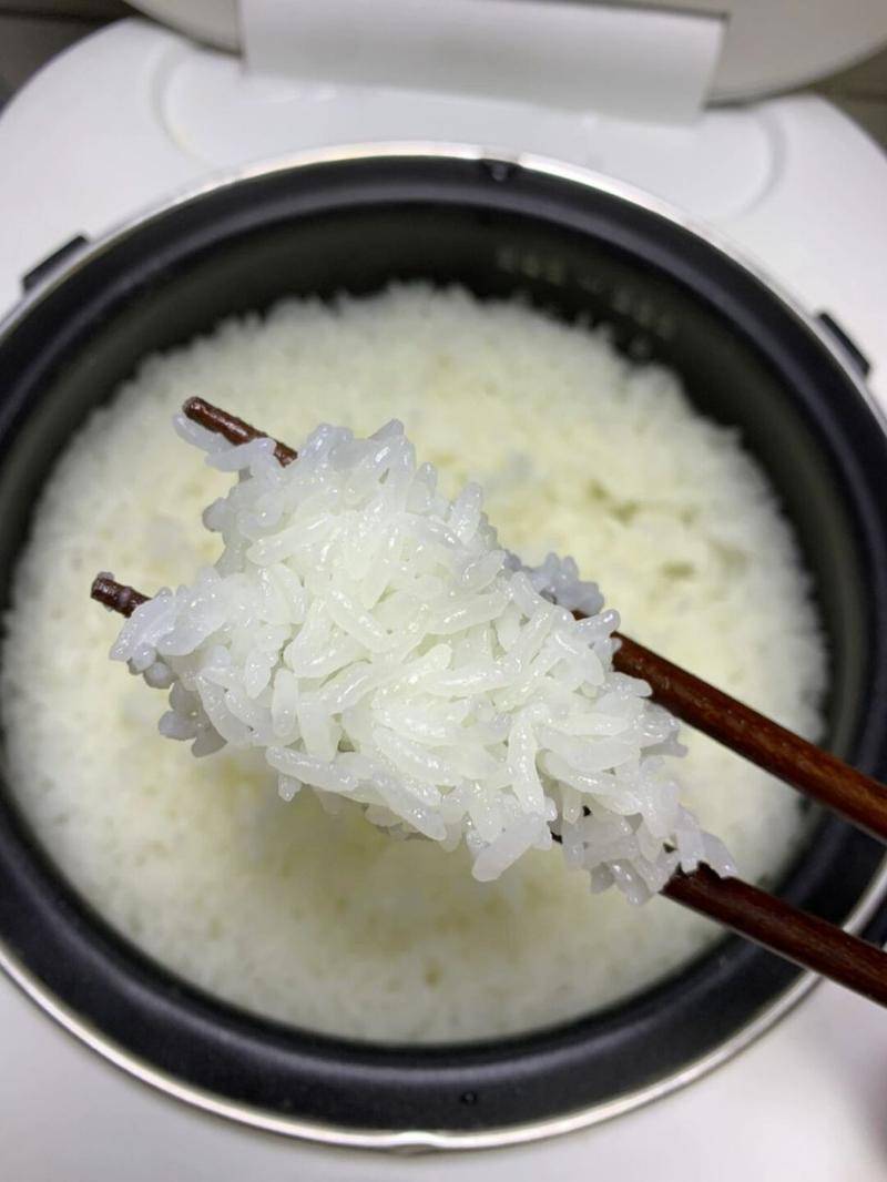 蒸米饭,切记不要加冷水!多做2步,米饭粒粒分明,不成坨不糊底