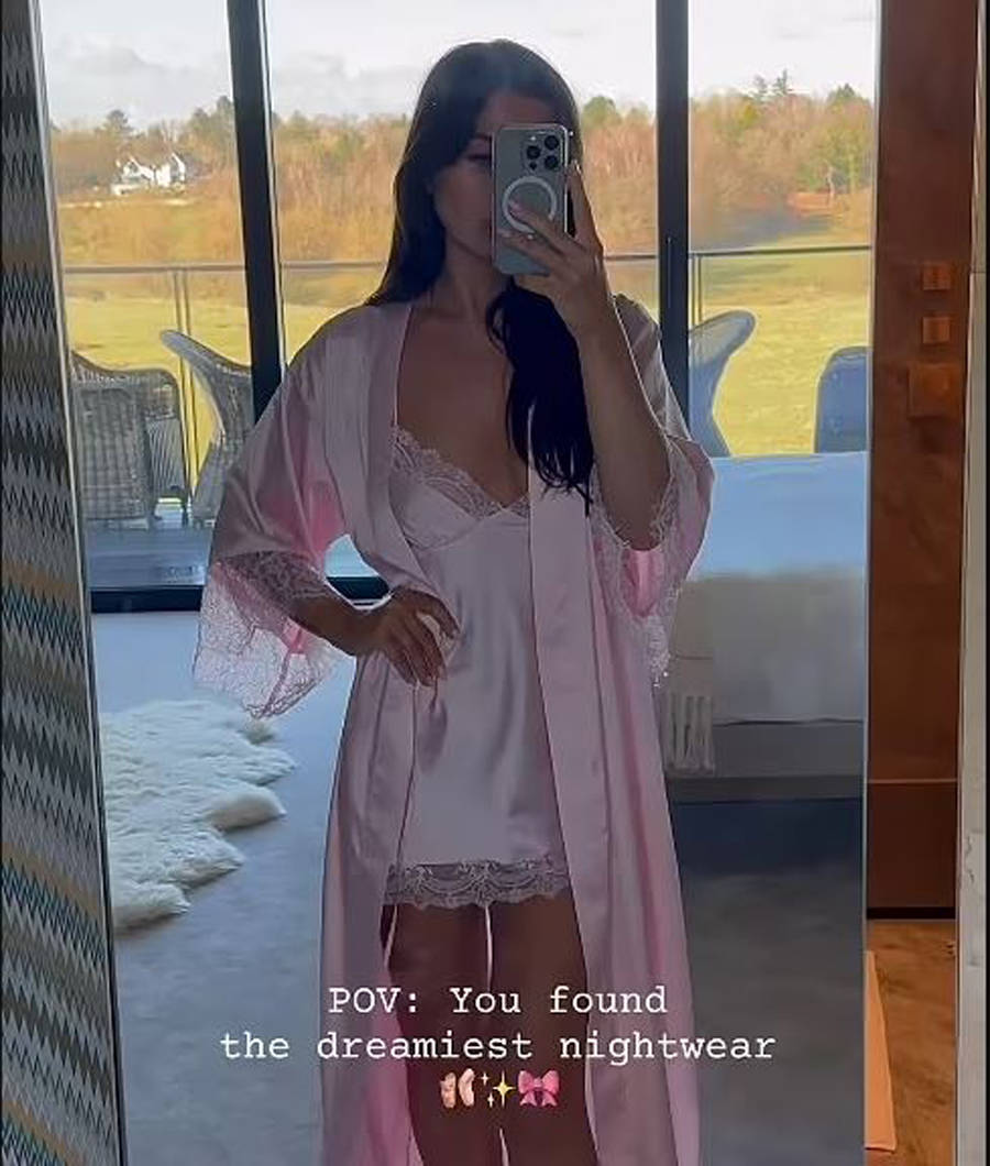 曼联铁腰恋情曝光，姆巴佩前女友穿睡衣现身豪宅！转会后财色兼收_搜狐网, image size:900x1060