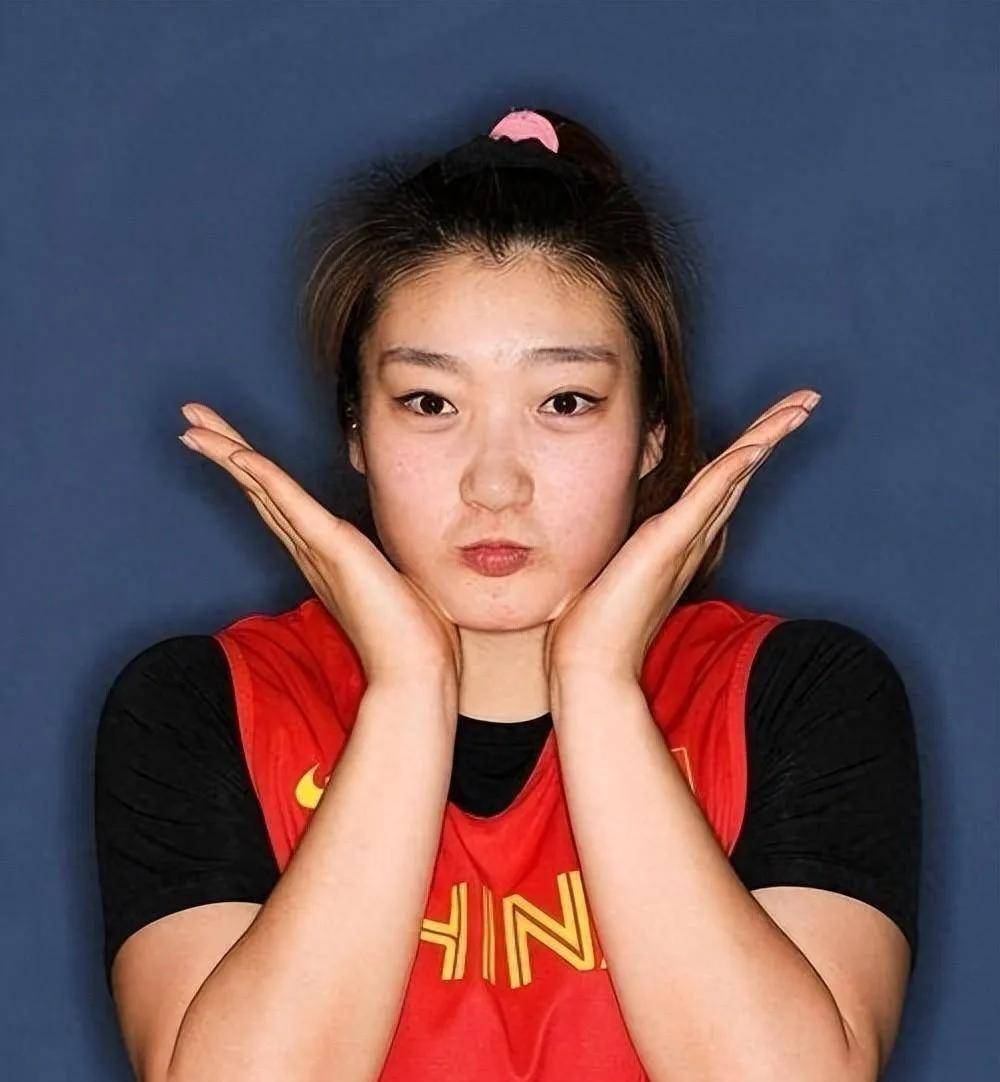 女篮李梦晒美照被夸：D罩杯，1米82，90公斤，皮肤太白了