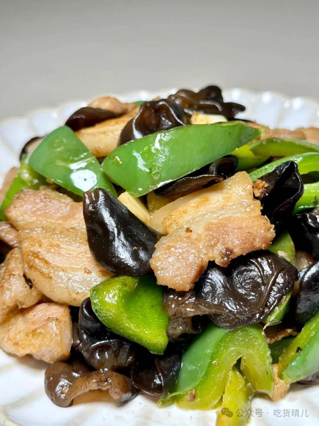 青椒木耳炒肉,超级饭搭子,一口下去满嘴流油的家常小炒!