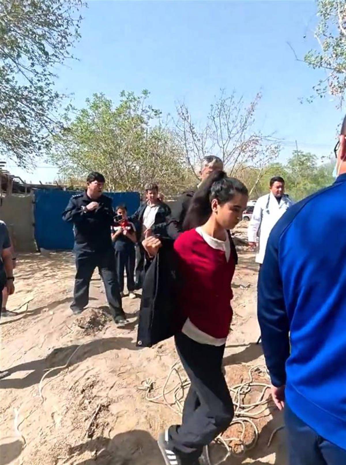 摆脱救援者以营救一名警察助理警察已被提升为