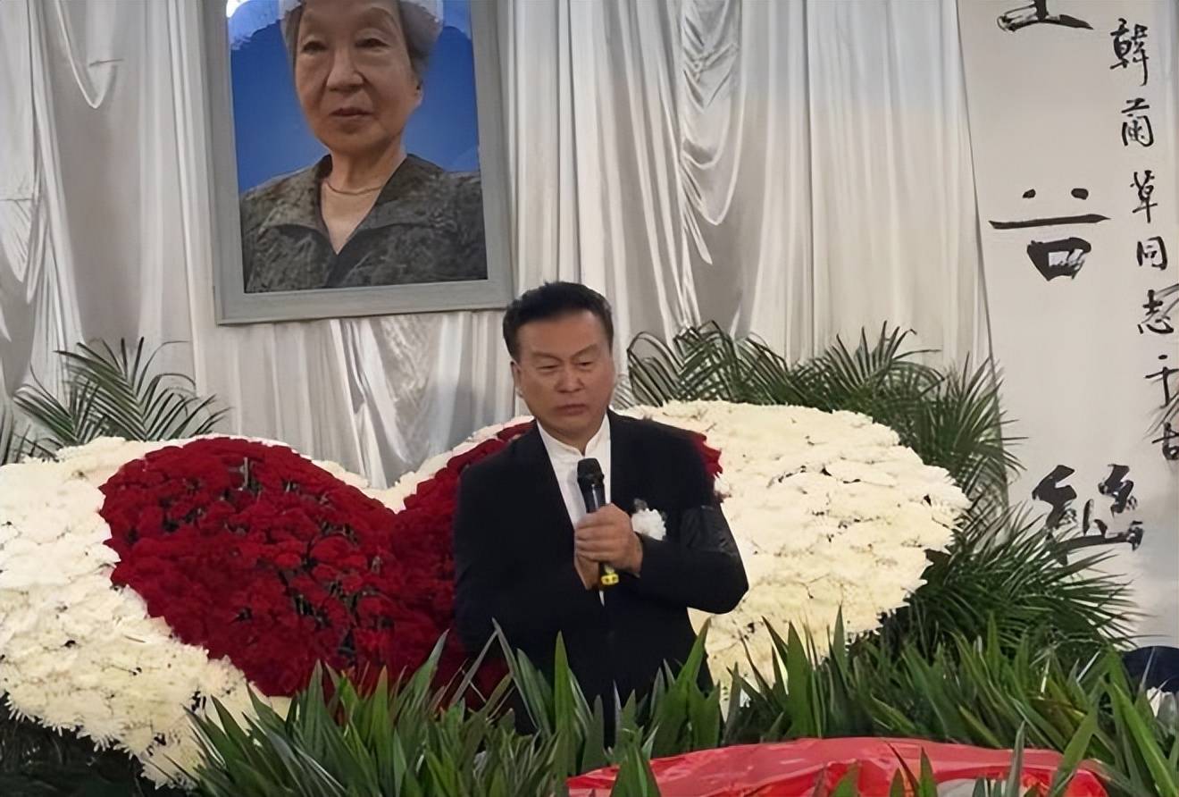 央视主持人张泽群怒斥造谣者,与董卿传绯闻,如今妻离子散太可怜