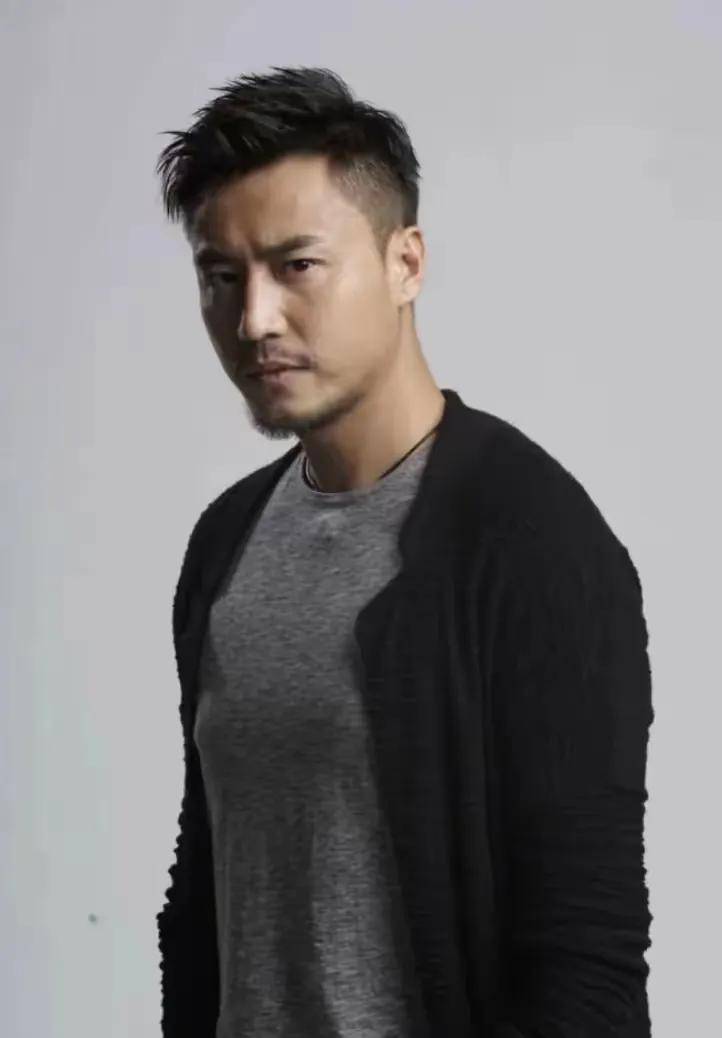 香港男星血泪史, 为拍戏陪酒至拉血, 中年男星生存困境自曝