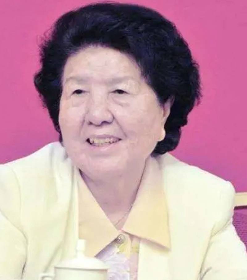 她曾担任江西省委书记,是我国第一个女省委书记,为官清正廉洁