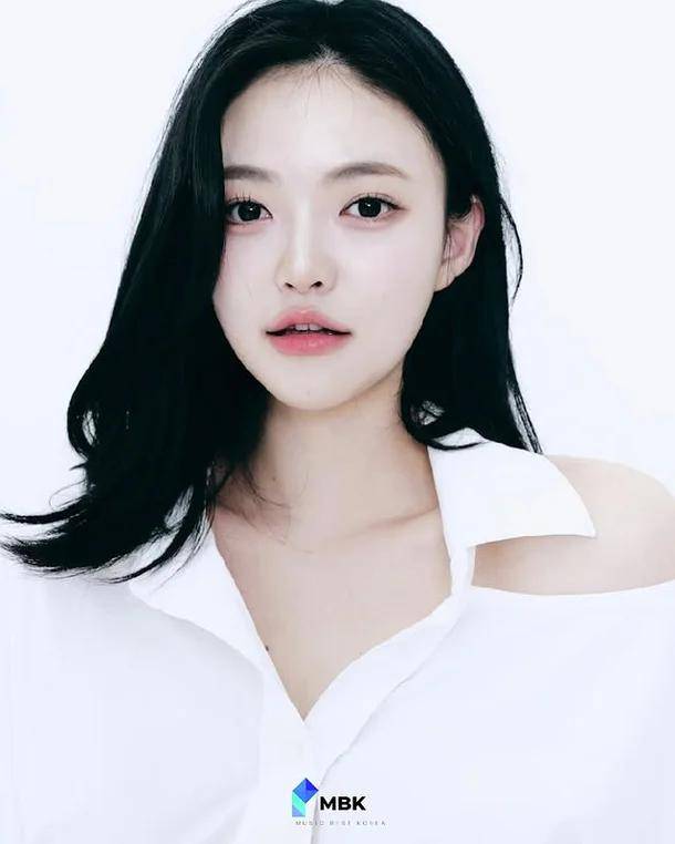前韩国女团成员否认“妈妈桑”传闻,所属社澄清插图2 前韩国女团成员否认“妈妈桑”传闻,所属社澄清插图2