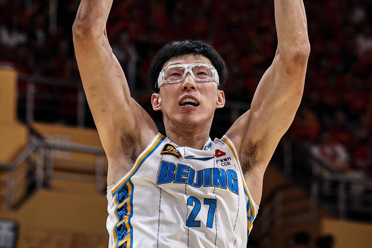 攻防一体!周琦撑起北京内线 末节连续大帽构筑禁飞区