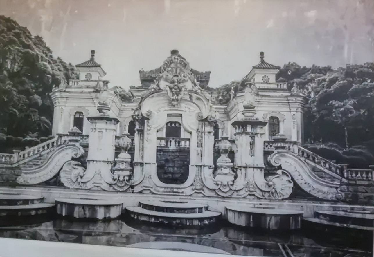 被毁后圆明园的恐怖照片,文物成了灰烬(无数中国人的痛)