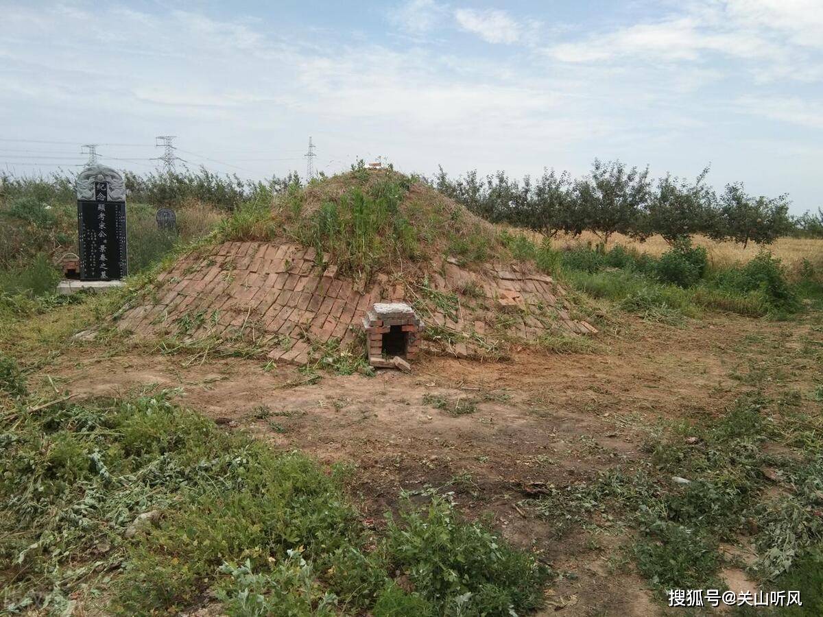 "蛇盘兔,必定富;蛇盘兔,要打墓",这话的蛇和兔指什么?