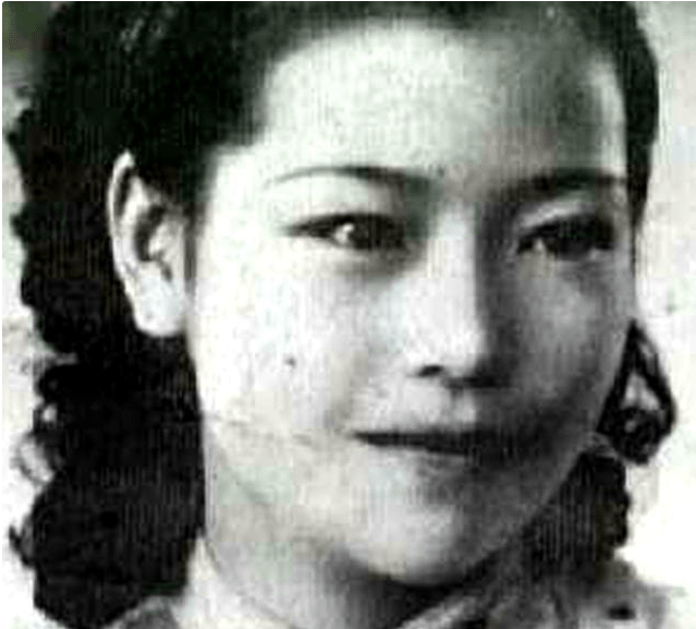 当黄维被捕时,蔡若曙年仅32岁,而等到黄维重获自由时,蔡若曙已是59岁