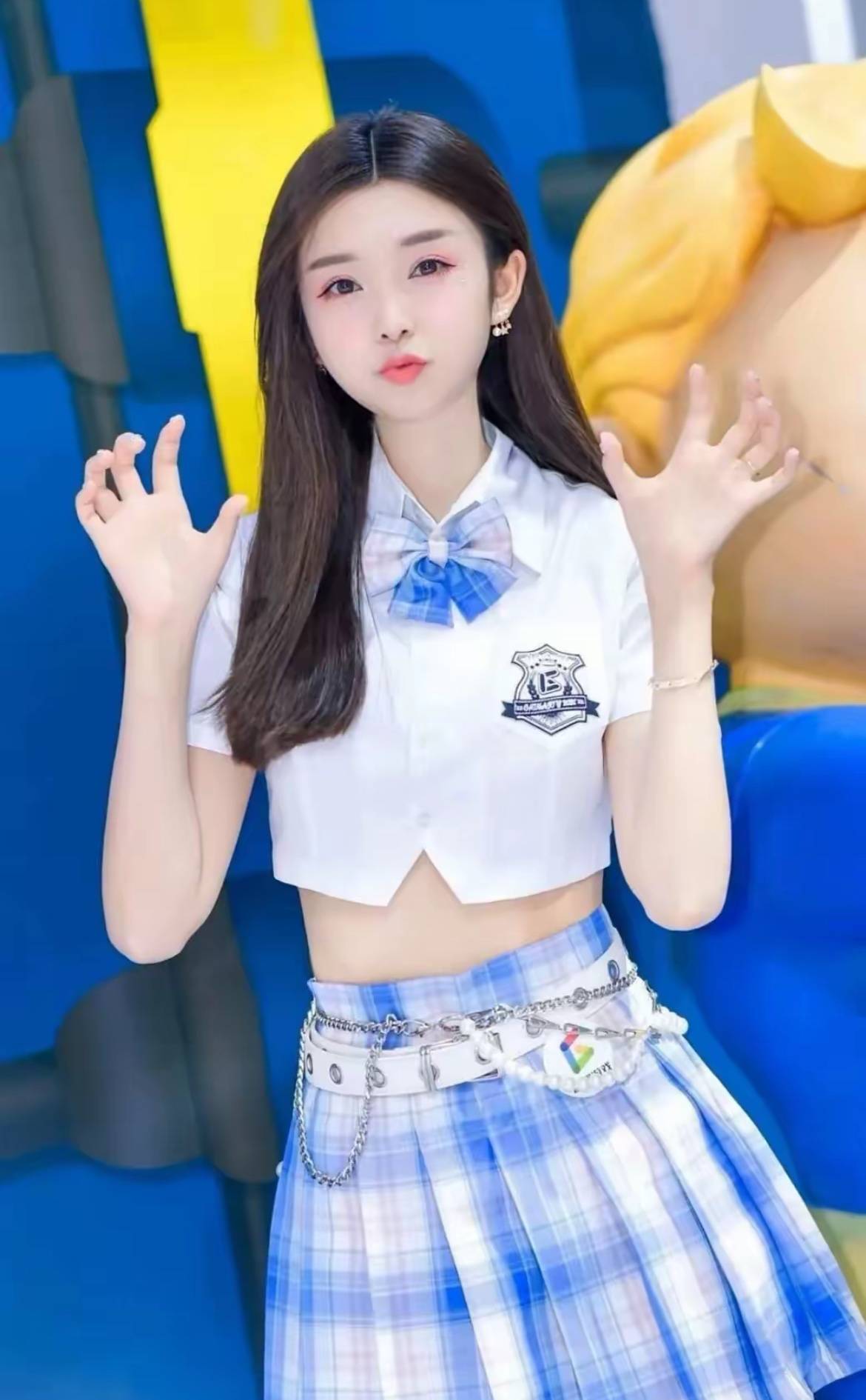 李凉凉:车模圈卷王,176cm大长腿甜妹,重庆辣妹与软萌的完美融合!