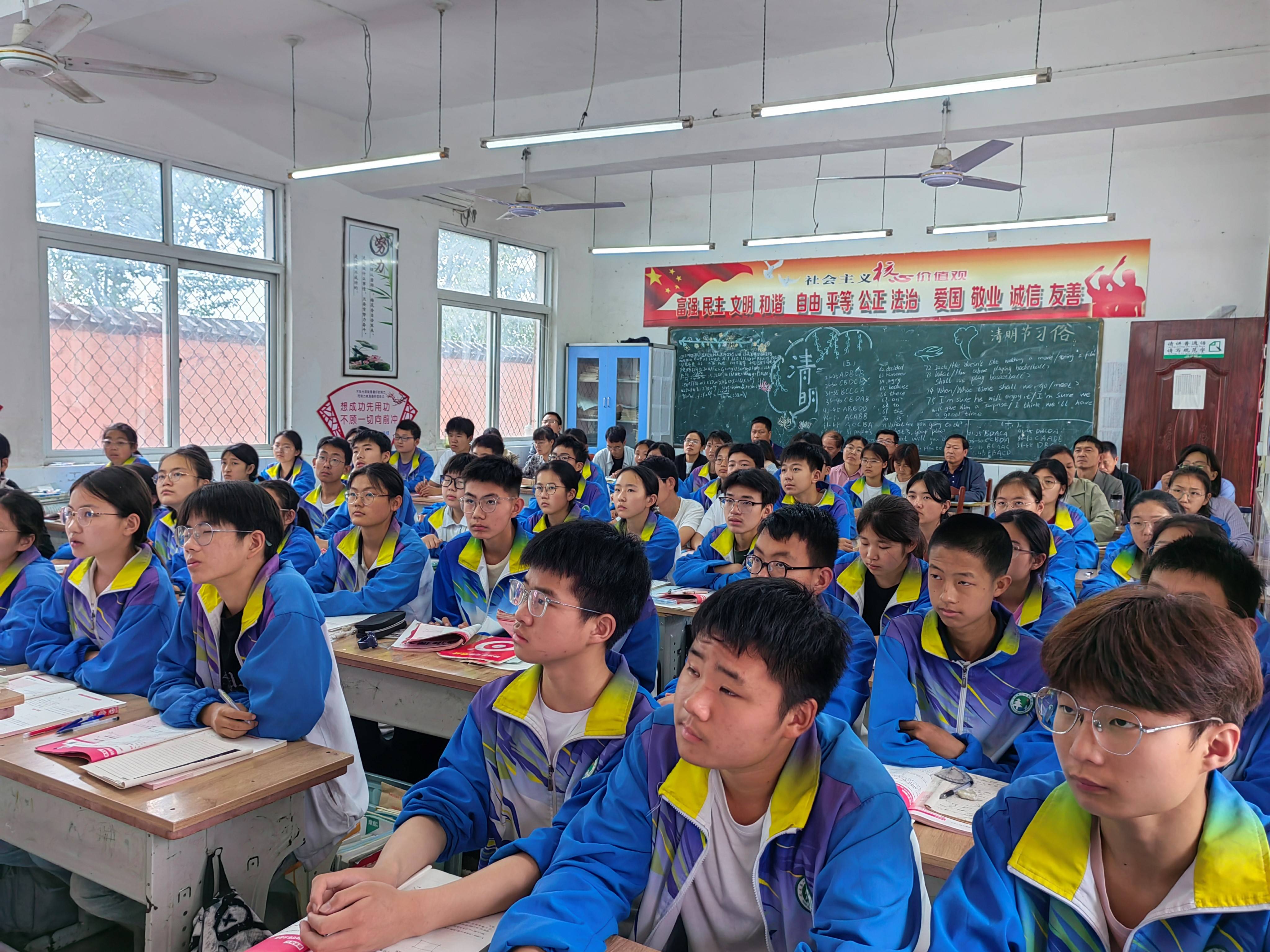 邓州市元庄一初中,刘集镇中心校开展九年级数学复习校际交流活动