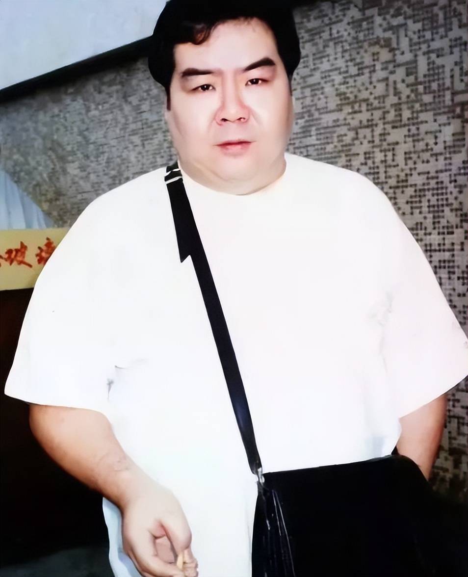 "肥猫"郑则仕:负债千万落魄十年,妻子不离不弃,终成影帝传奇