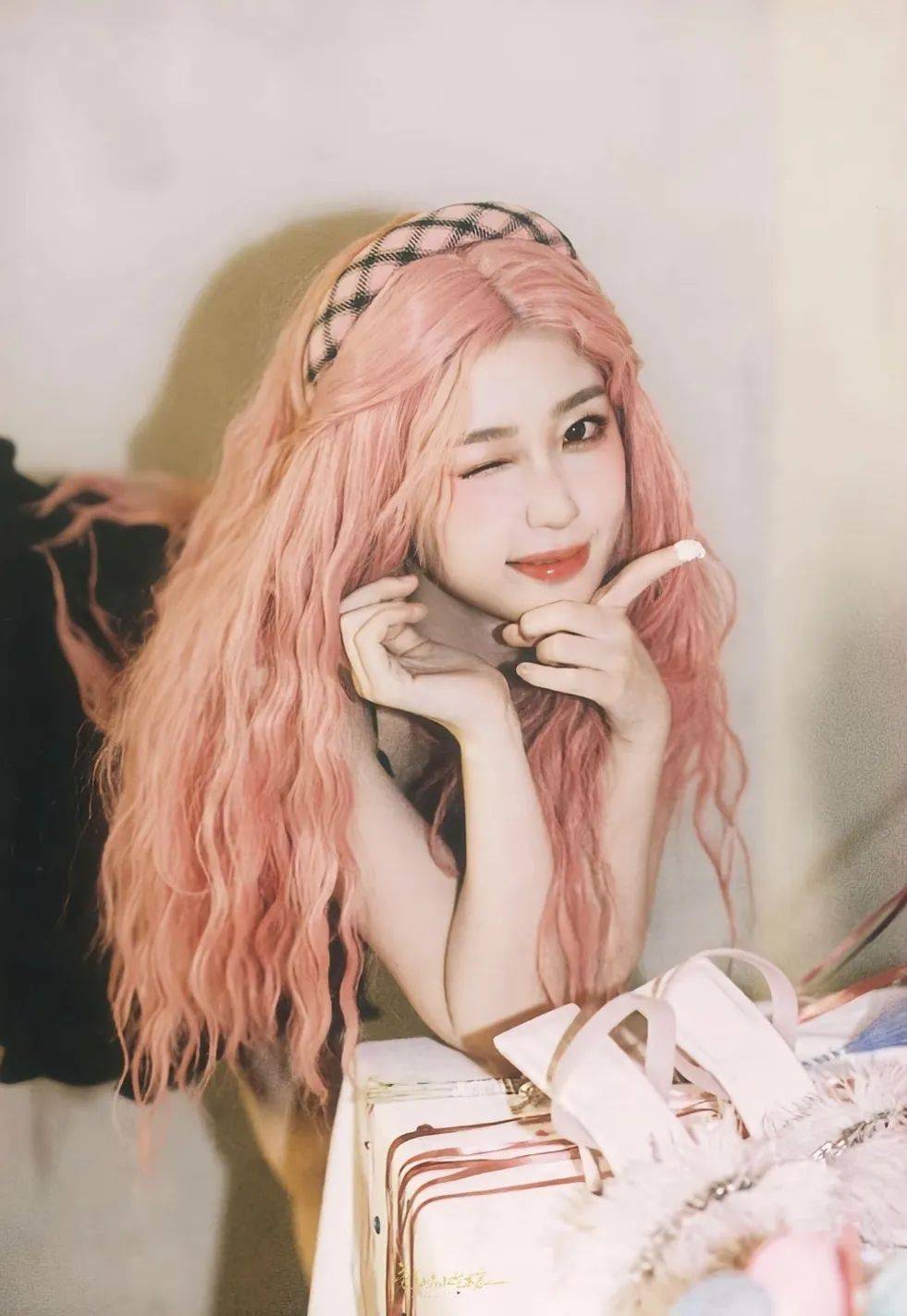 赵丽颖,虞书欣,田曦薇纷纷粉发亮相,谁能击中你