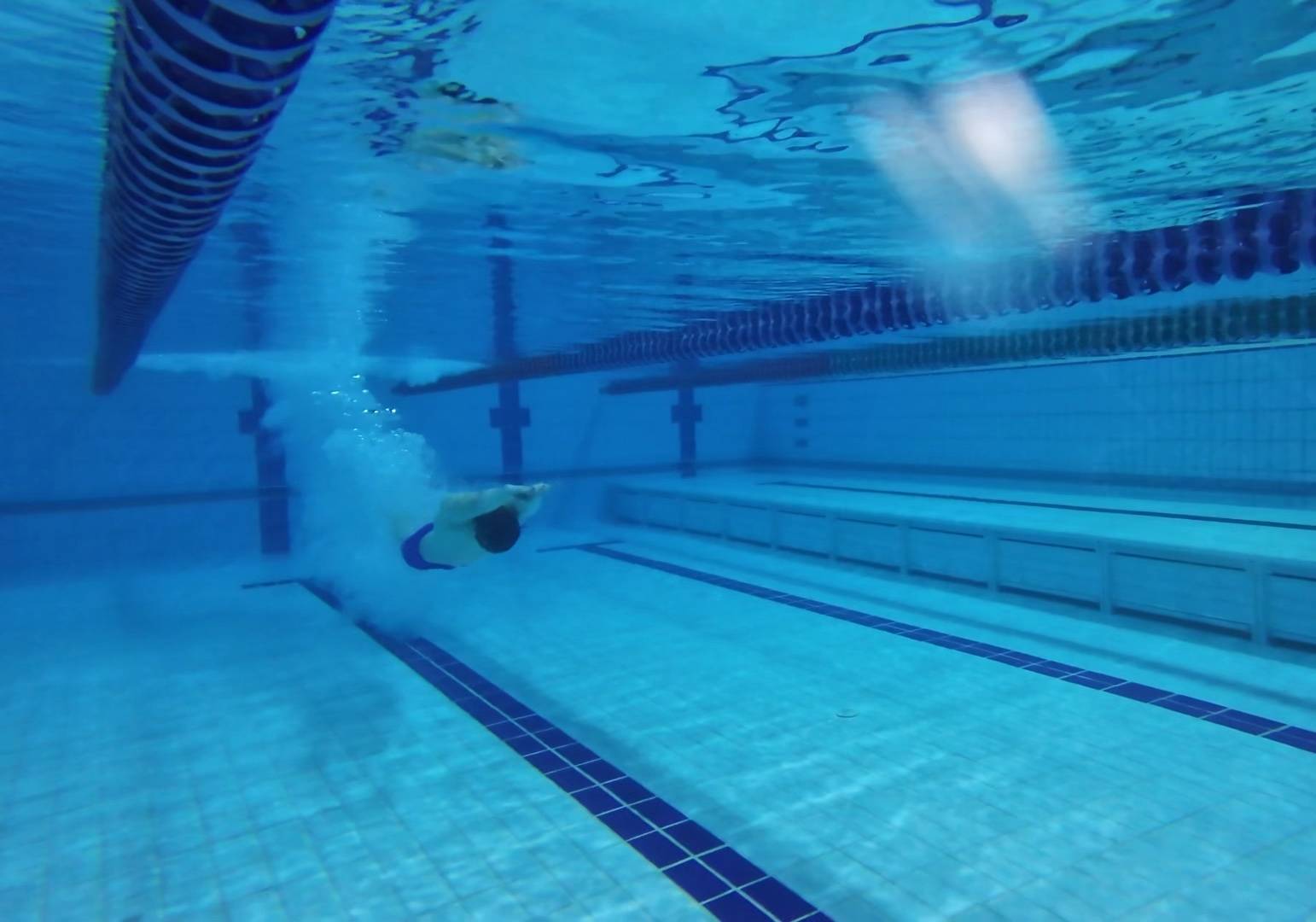 游泳耳机对人体有危害吗?三个内幕曝光,别等选错才后悔!