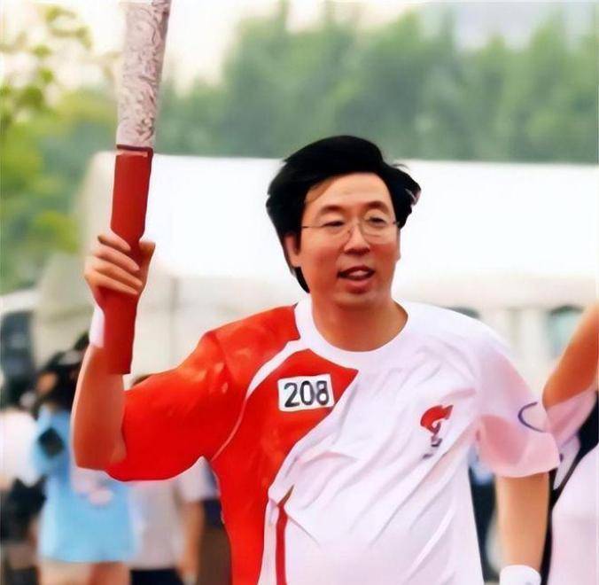 跳高王子朱建华现状!62岁显老,妻儿定居美国,他靠什么生活