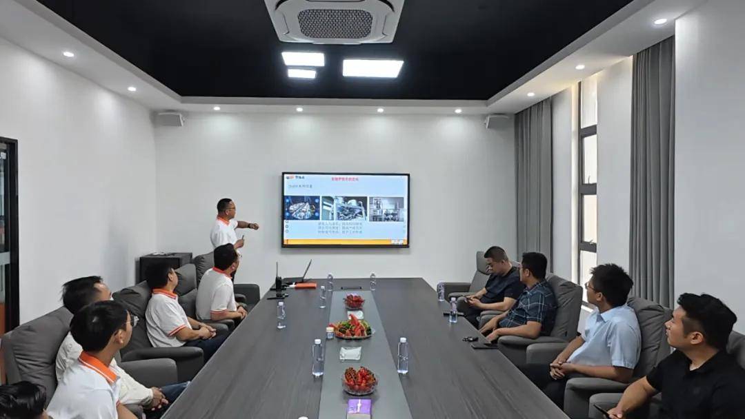 石涂装丨绚艺彩石漆回访罗斯夫，与“新质赋能”共谋问鼎山东战略 