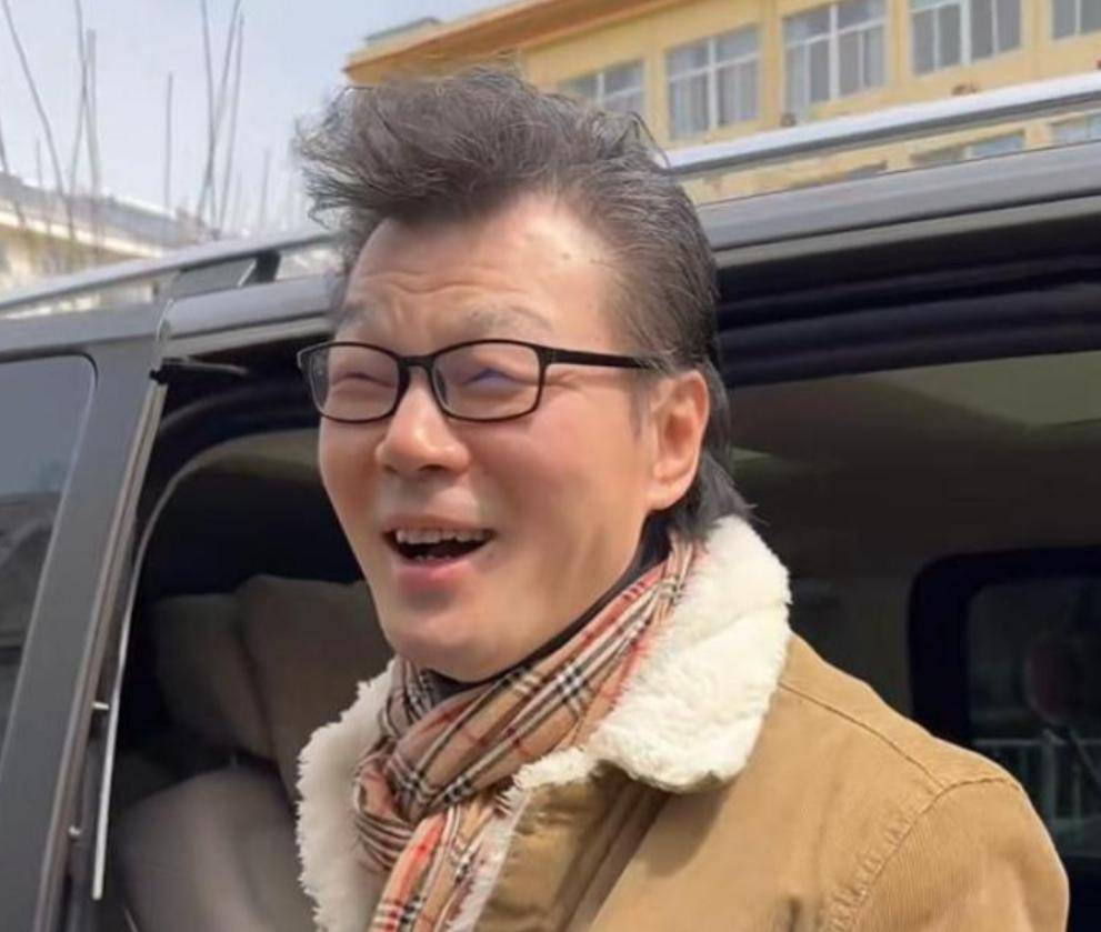 主持人李彬:抗癌8年,病魔未能击倒他,容貌变化令人心酸