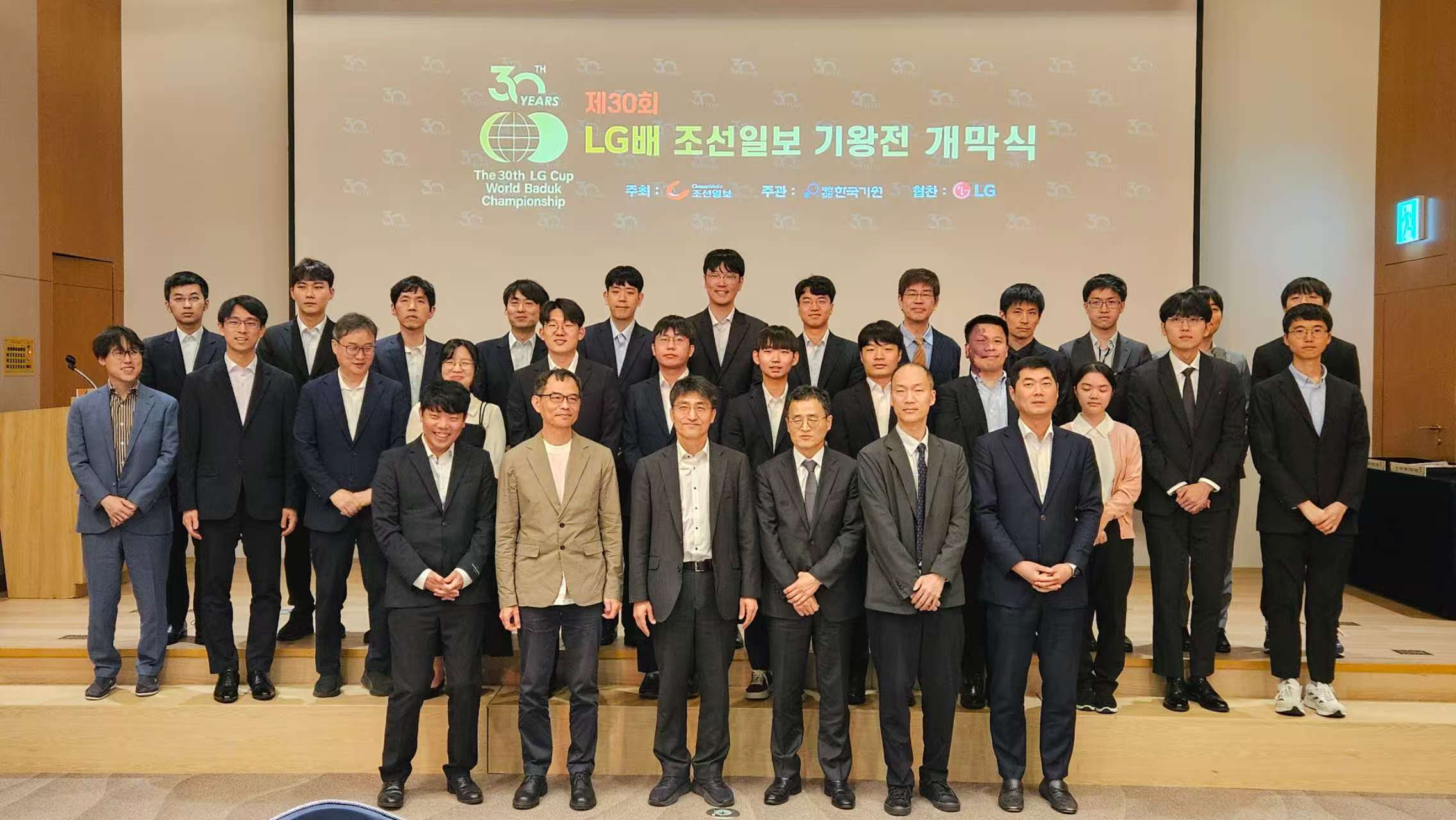 笑笑祝贺Uzi入选名人堂：恭喜！LPL来说确实有资格第一个进！