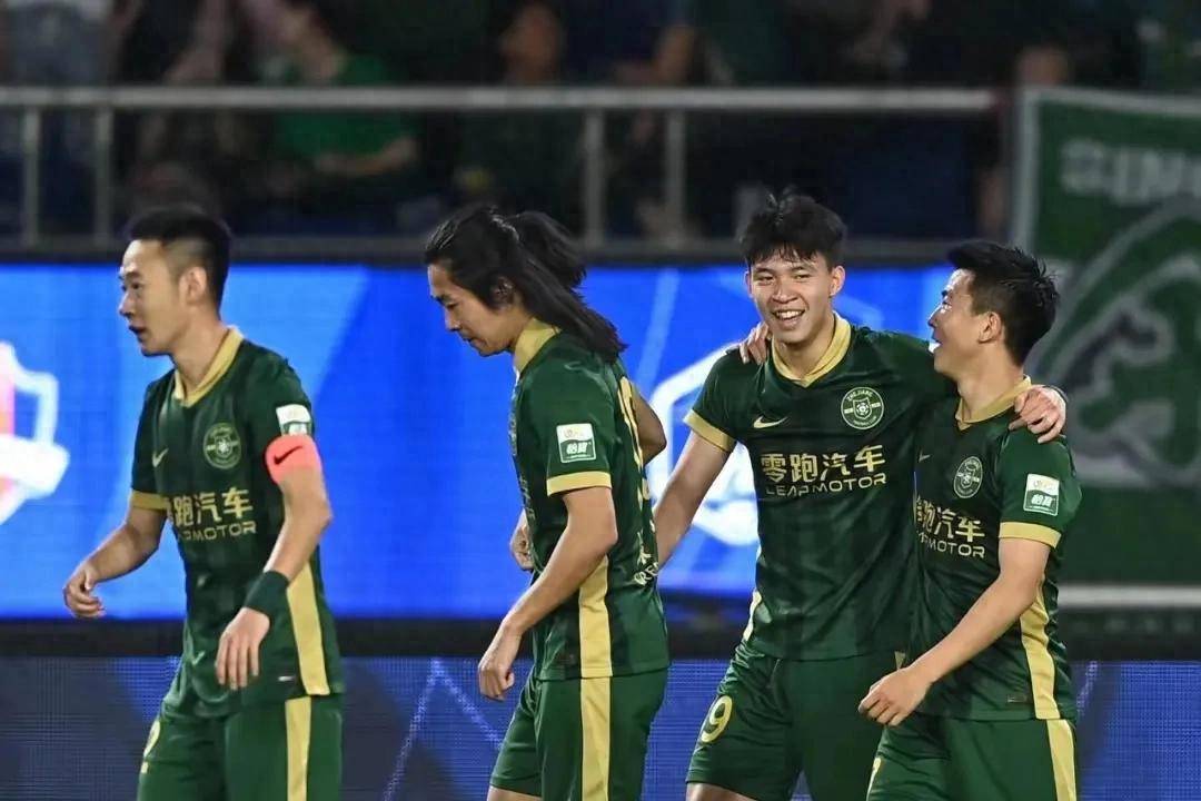 严阵以待！媒体人：下午一点多总决赛G6安保上岗 人数超过此前