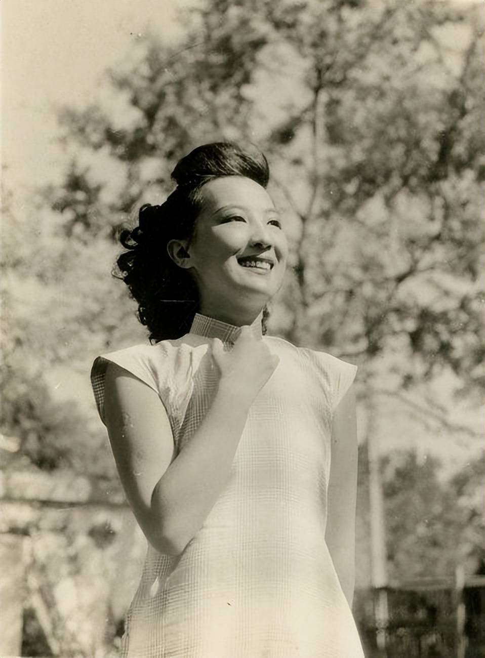 "夜上海"周璇罕见真实组照,37岁疯癫离世,死后照片竟卖218万