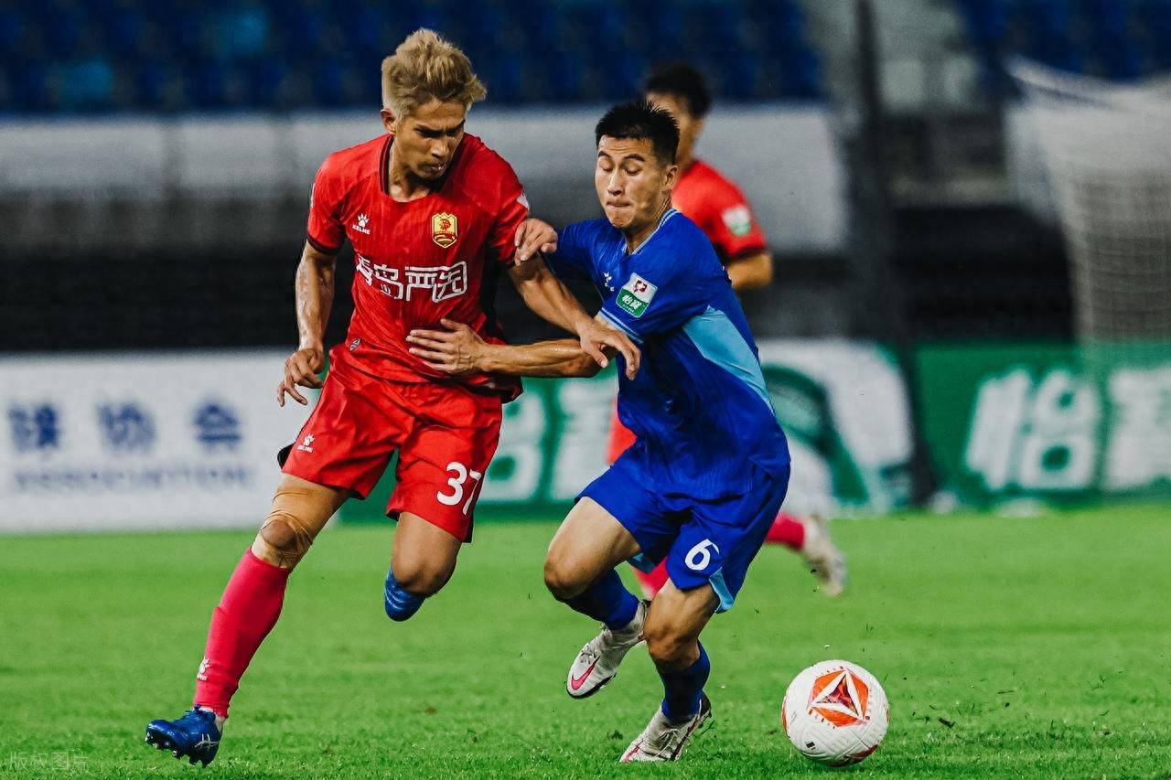 🚨要价至少4000万！阿斯：皇马接近签下A费，曼联将获益1800万