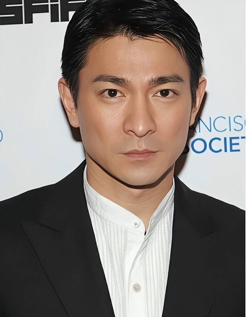 无滤镜真面目曝光,刘德华褶皱显老,苏有朋大姨相,张雨绮"扭曲脸"惹议