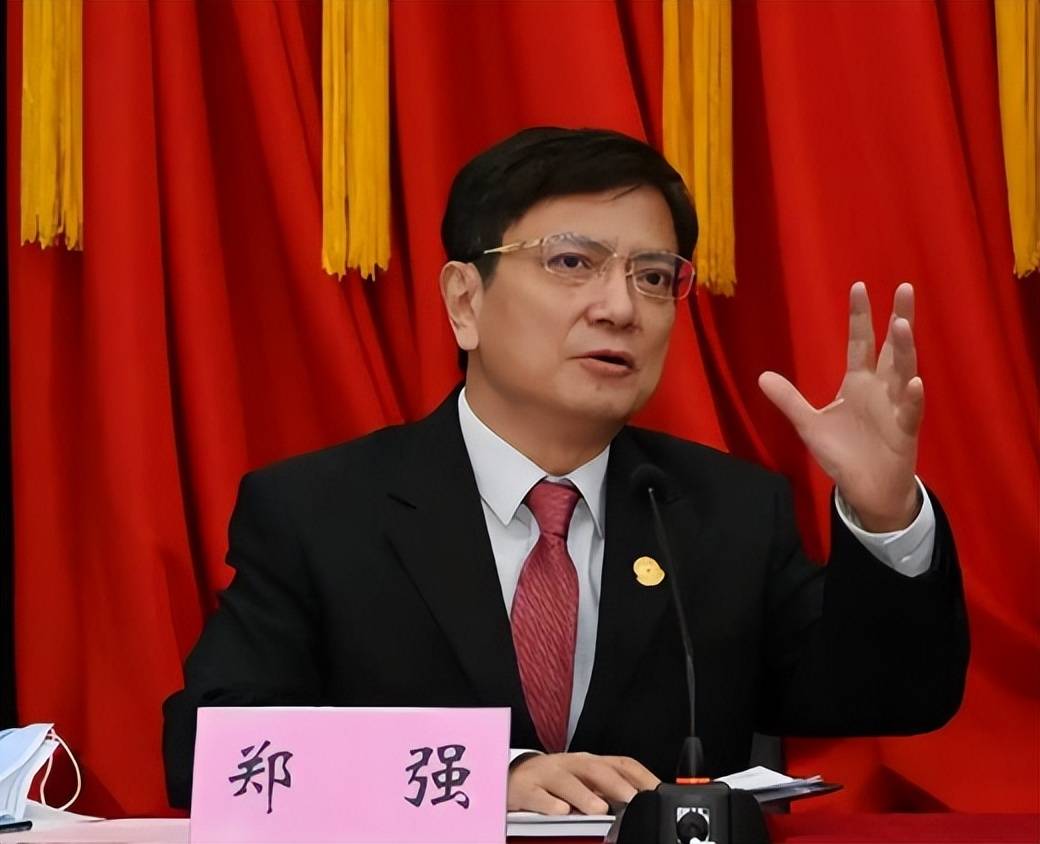 "最狂校长"郑强:特权也好,歪风邪气也罢,统统都给你治了!