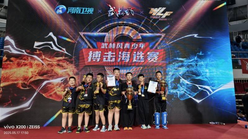 记者：达维德决定推迟主教练生涯，他将陪父亲安切洛蒂前往巴西