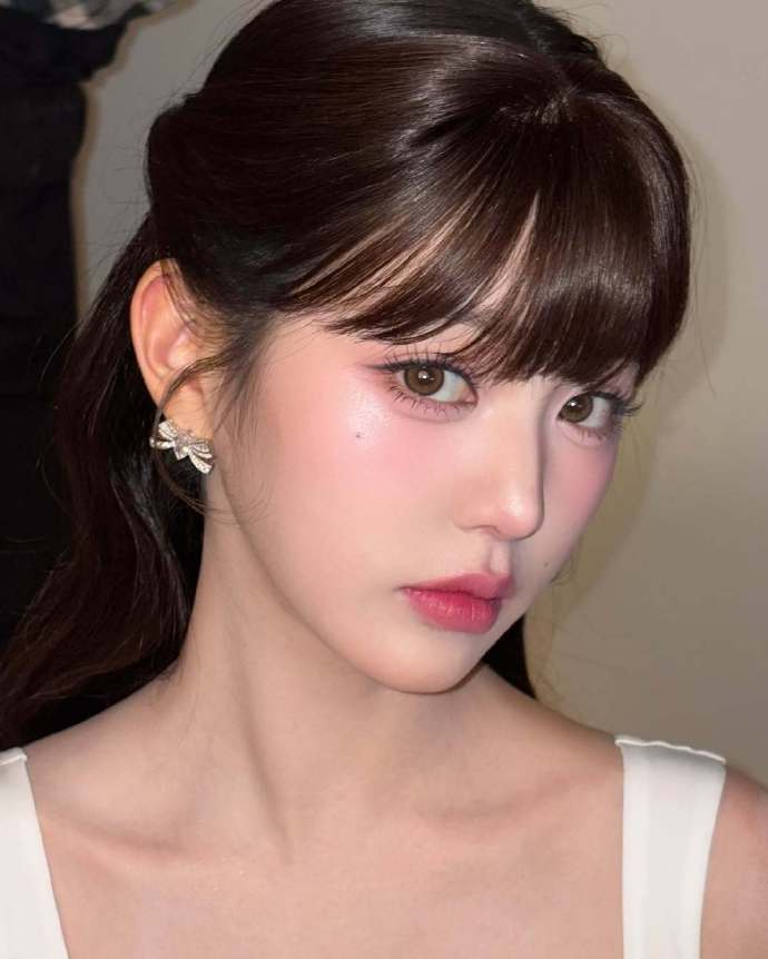 张元英全新刘海造型,完美演绎漫画女主角插图5 张元英全新刘海造型,完美演绎漫画女主角插图5