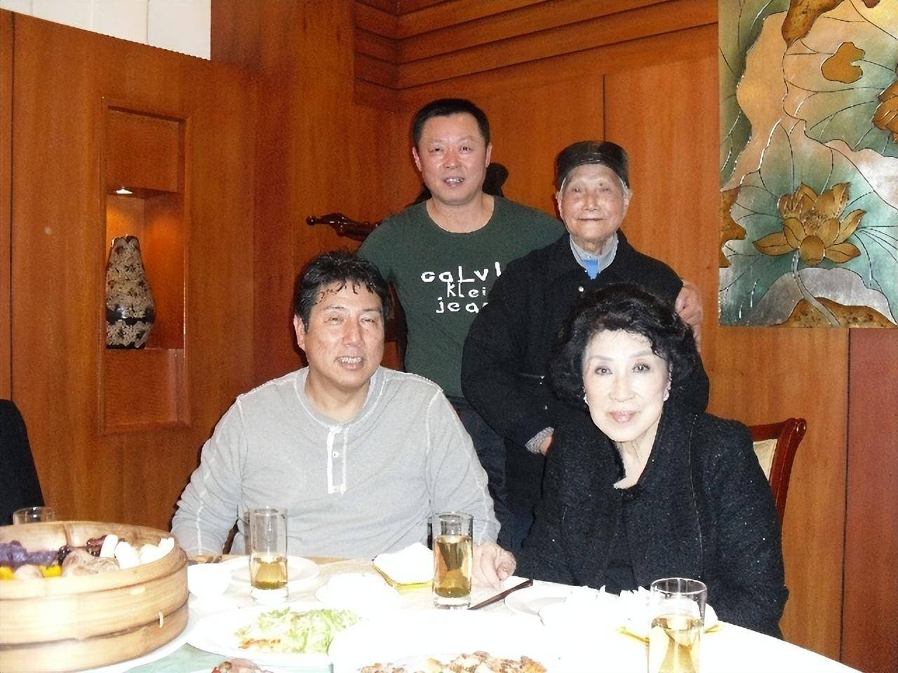 张灵甫痴迷的王玉龄到底有多美?看了1985年在美国留影,就明白了 - 史海钩沉