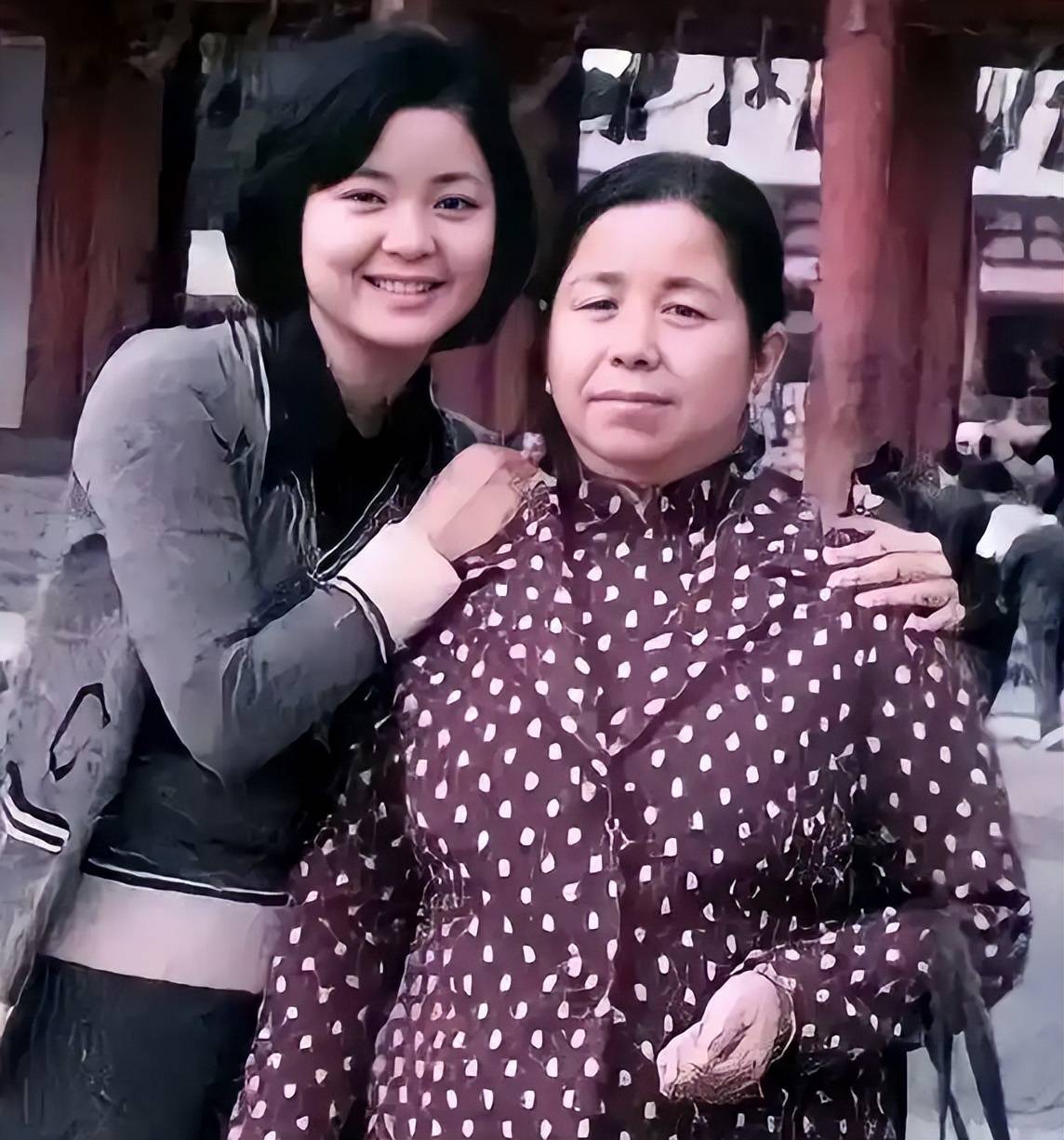 《保罗与妈妈》伦理