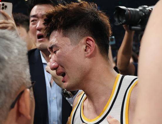 孙铭徽谈G5踢飞篮球：关键罚球不中 想发泄情绪