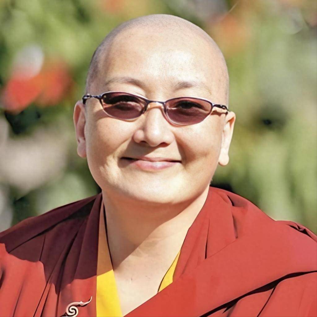 红极一时顶流女星,为何选择放弃富贵去印度出家