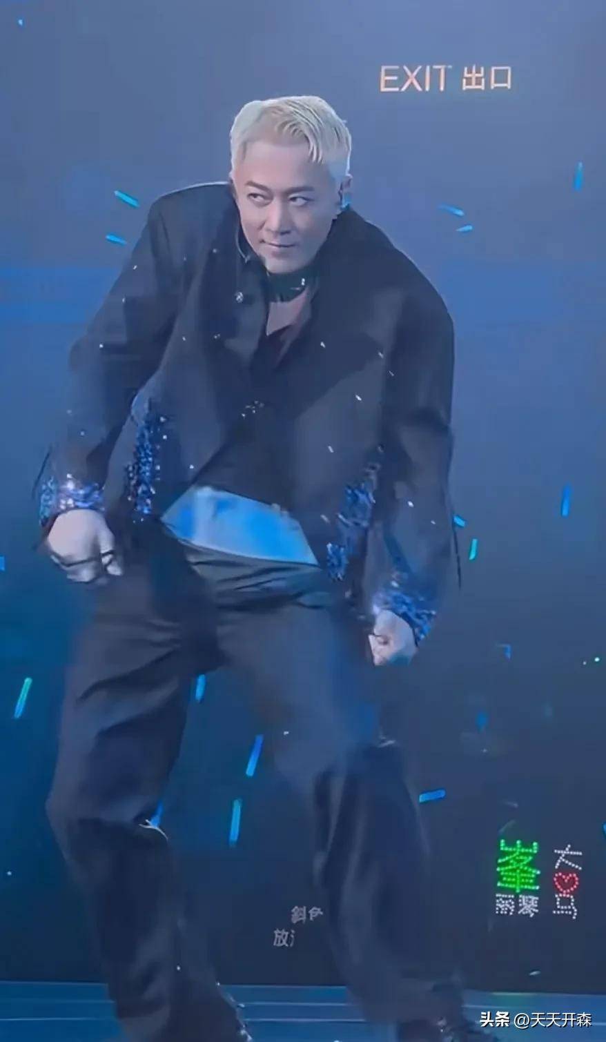 演唱会舞蹈笑料不断,力挺周秀娜场面尴尬