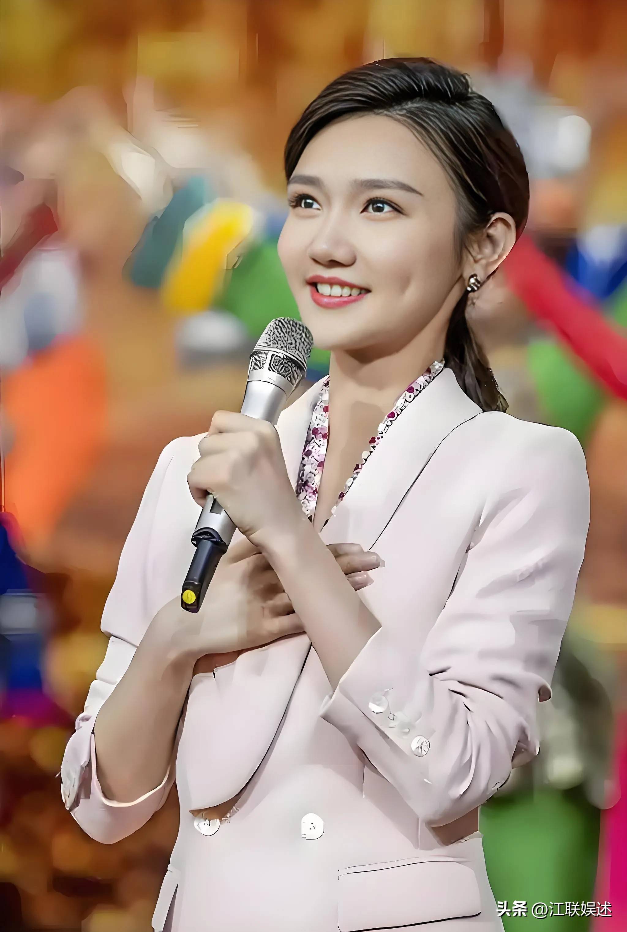这届央视门面竟是养成系巅峰