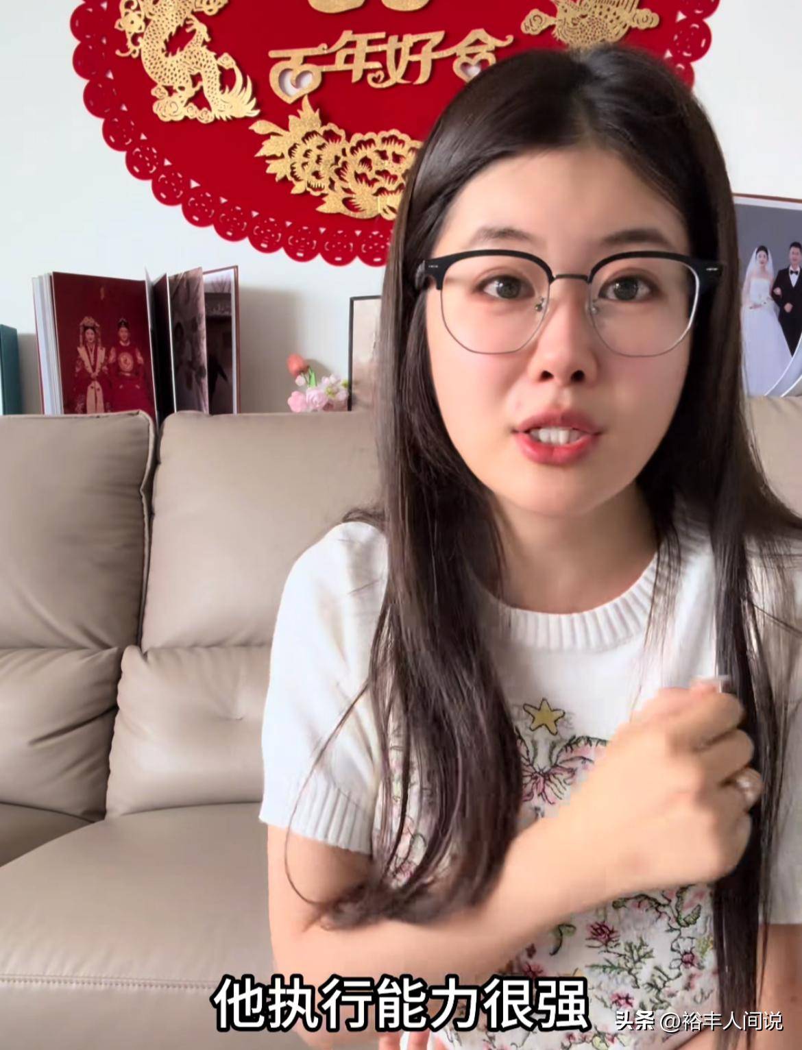 一个贪钱一个为色李嘉明小18岁妻子回击恶评详述细节获赞许