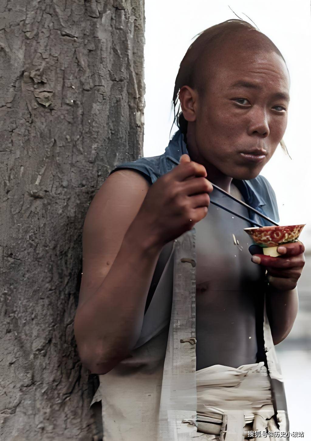 逃荒路上,女性常沦为「两脚牲口」