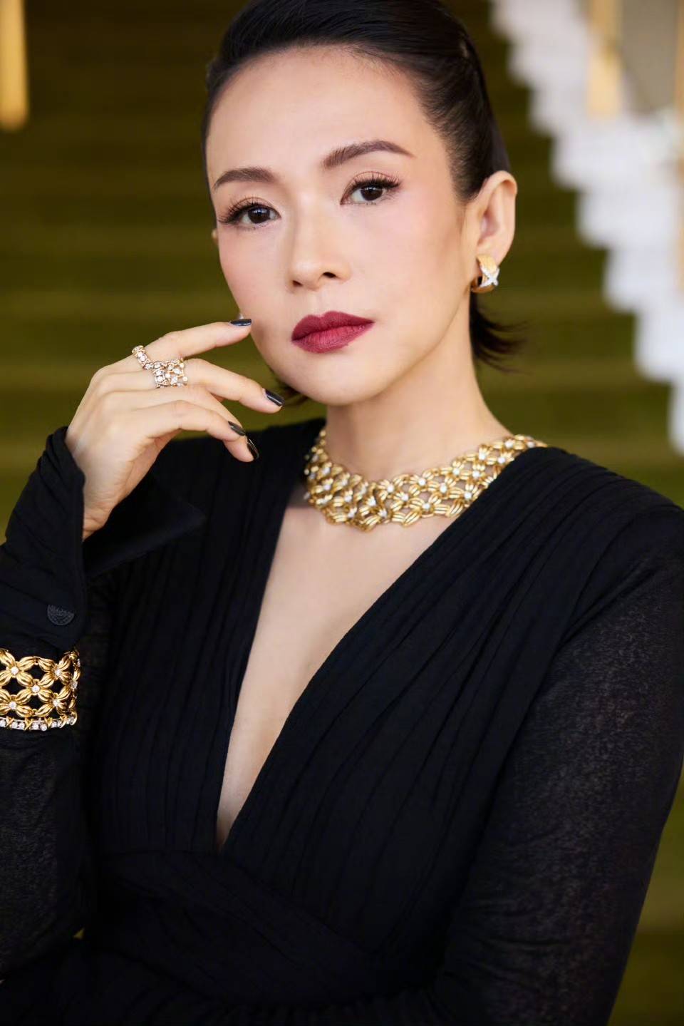章子怡全黑装扮亮相,震撼美国!goldgala晚宴,气场全开