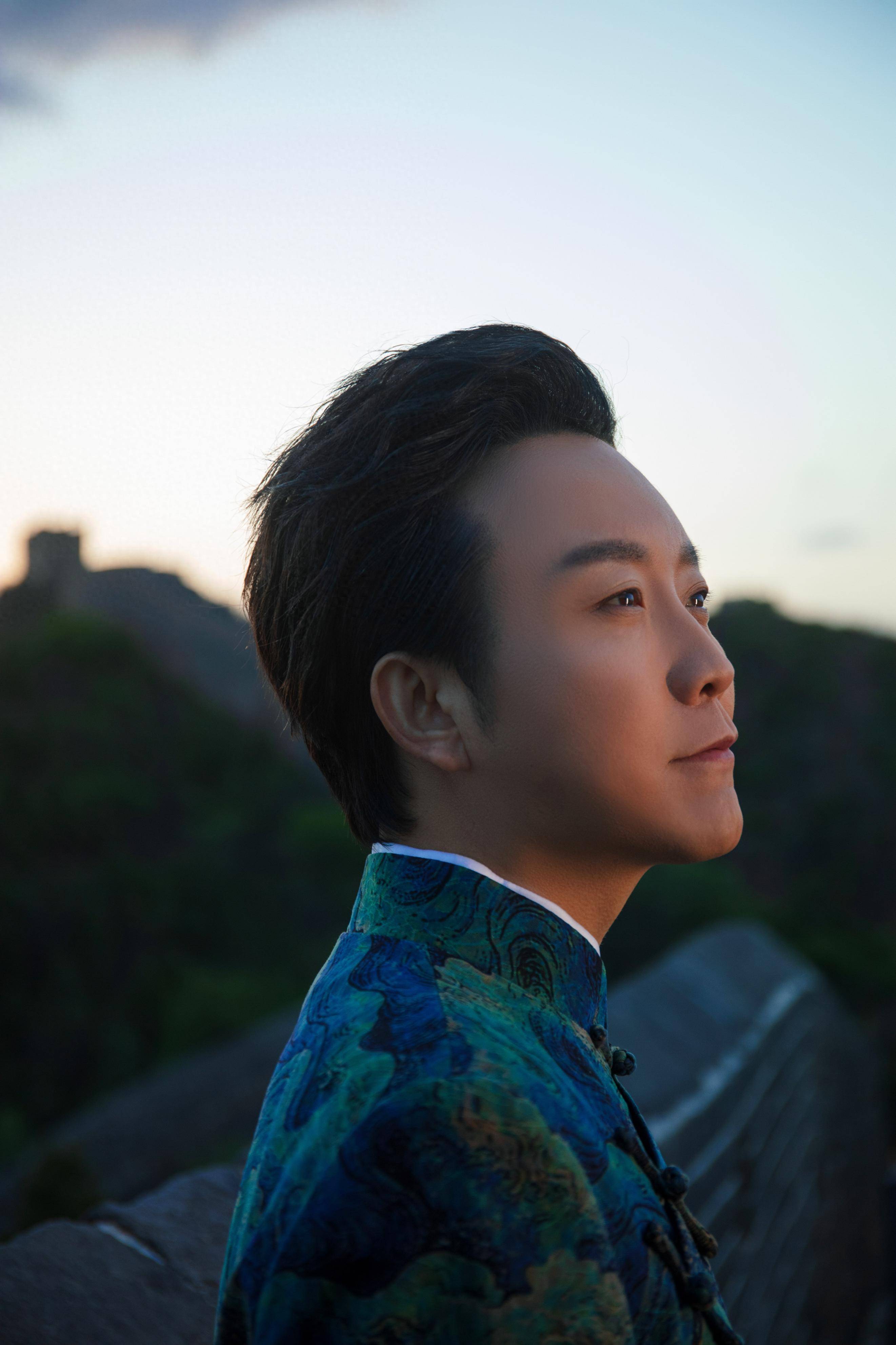 春晚明星转型失败,46岁婚姻成谜,李玉刚现状揭晓