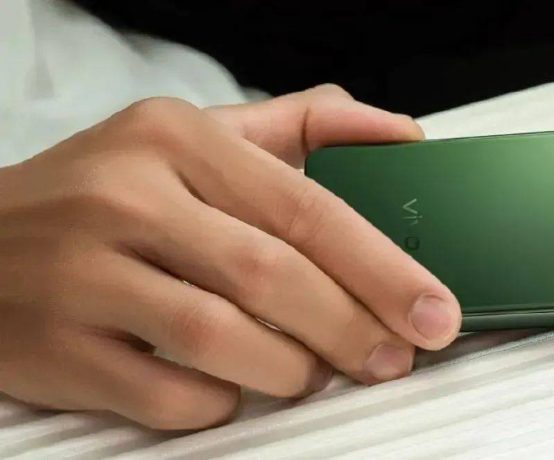 vivo X Fold5三防细节公布，可水下折叠