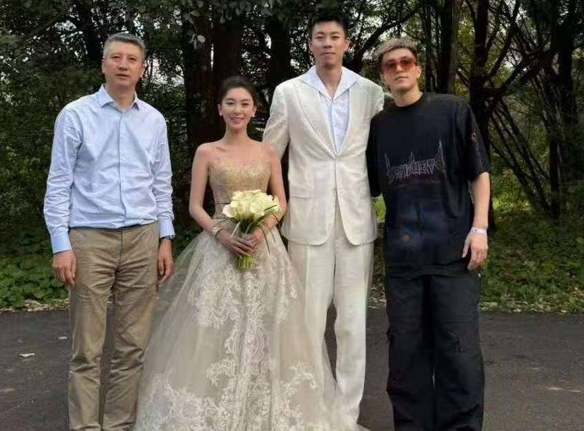 低调！张镇麟缺席全运会秘密完婚，新娘身份成谜，辽宁队：他因腰伤退赛