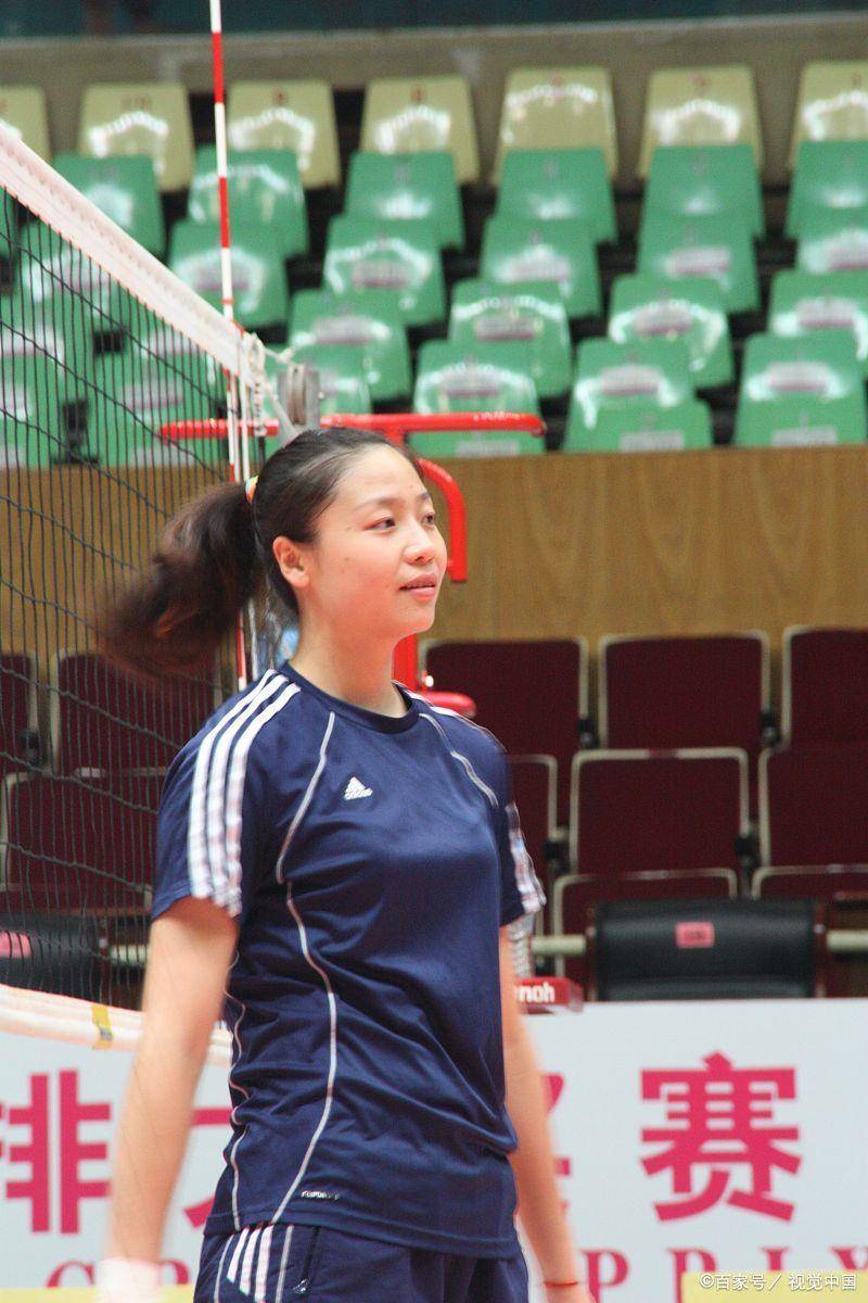前女排最美队队长魏秋月退役不离场,现身世界女排联赛中法之战!